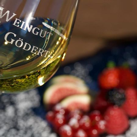 Weingut Goedert Διαμέρισμα Osann-Monzel Εξωτερικό φωτογραφία
